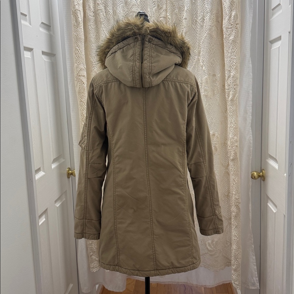 American Eagle Outfitters Women’s Tan Heavy Winter Coat with Faux Fur Hood - Picture 4 of 13